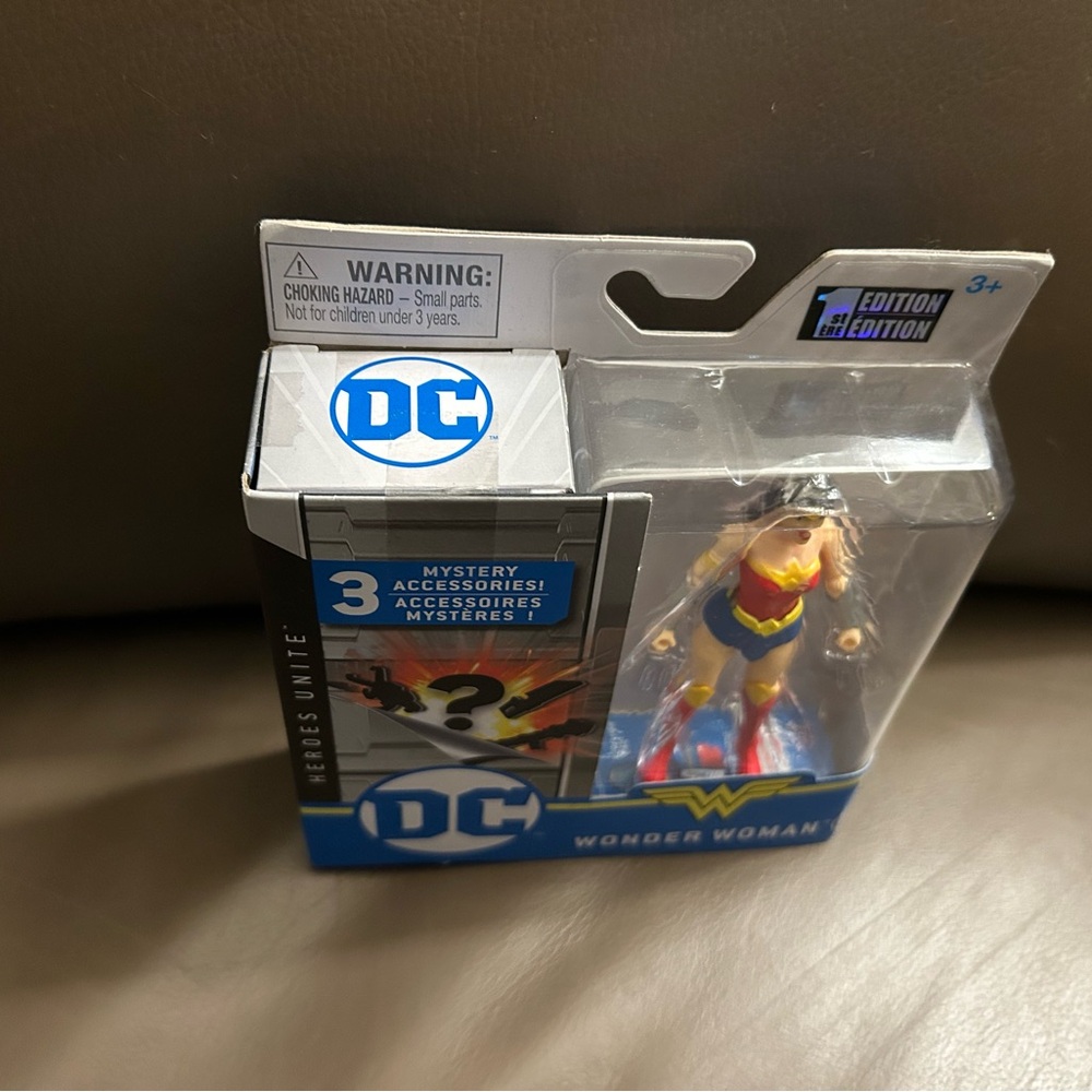 *Rare/Collectable* DC Wonder Woman Figure with Mystery Accessories 4”inches - Picture 3 of 11